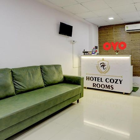 Hotel O Cozy Rooms Surat Exterior foto
