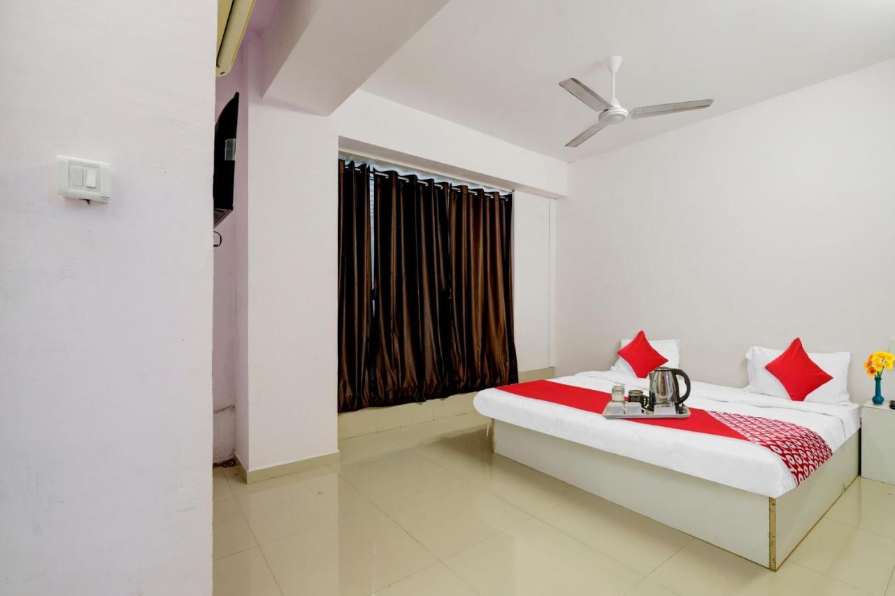 Hotel O Cozy Rooms Surat Exterior foto