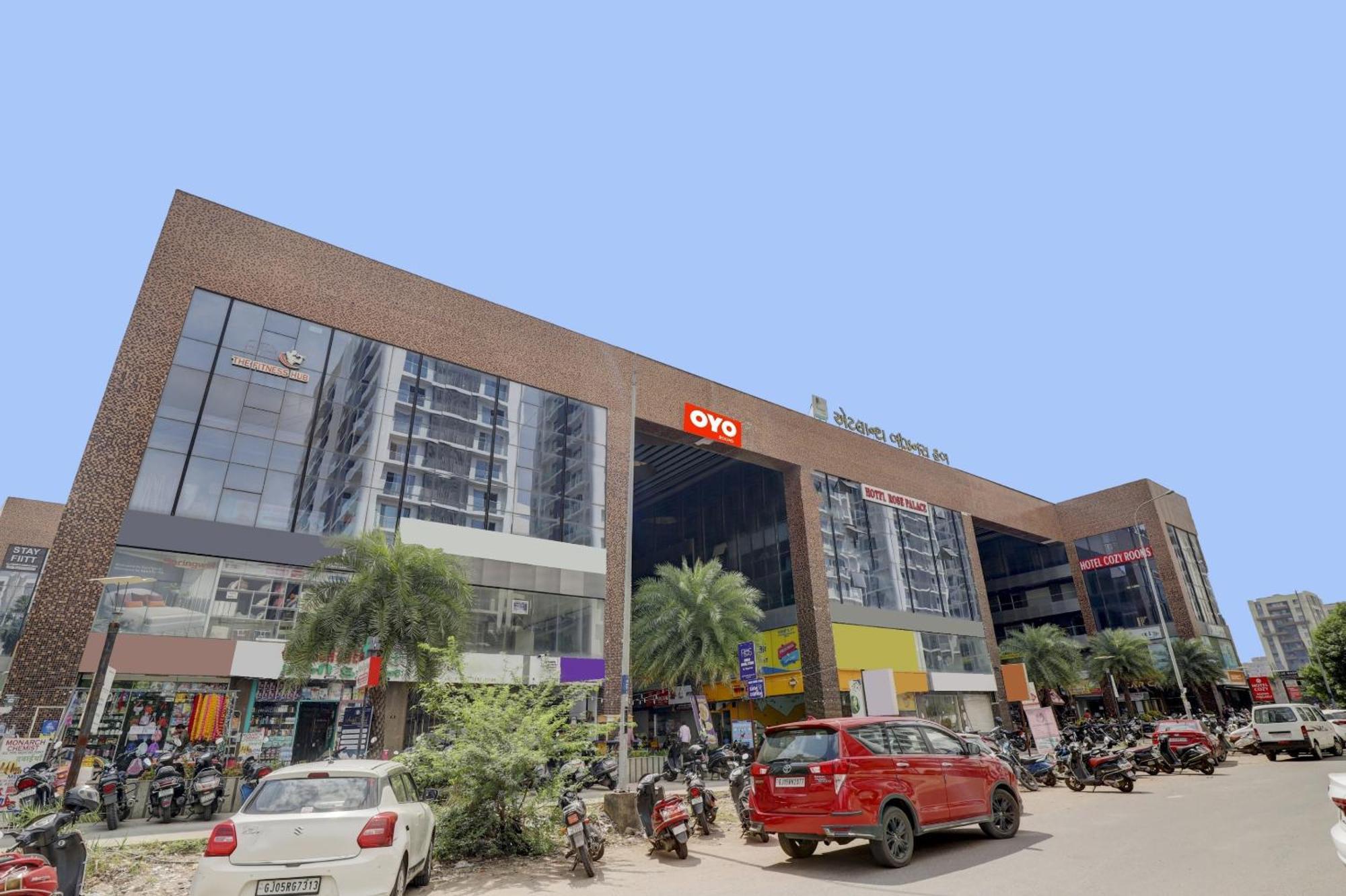 Hotel O Cozy Rooms Surat Exterior foto